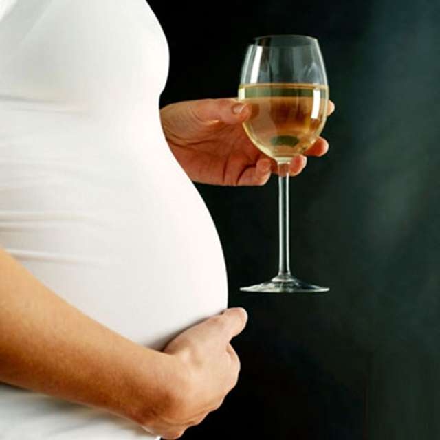 mang thai có nên uống bia