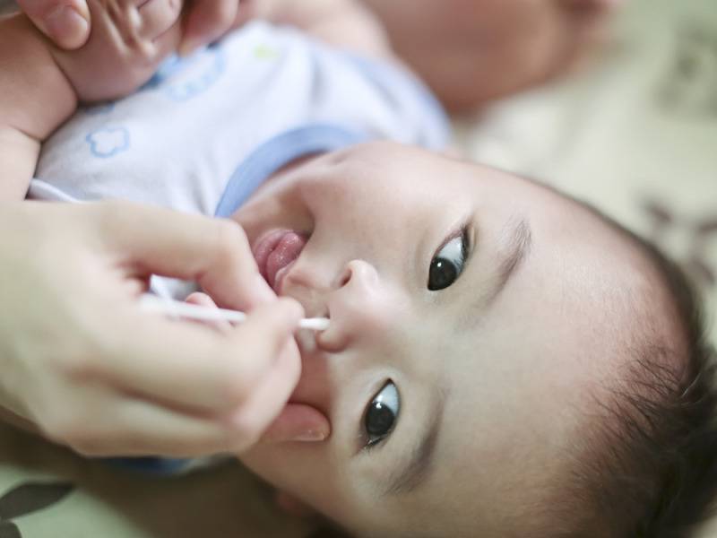 cách trị nghẹt mũi cho trẻ sơ sinh