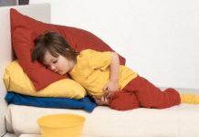 trẻ bị ngộ độc thức ăn