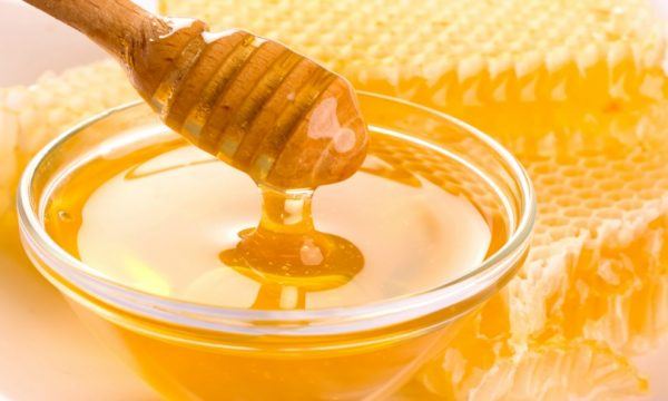 Mật ong cực kỳ hữu dụng trong điều trị nhiệt miệng cho trẻ
