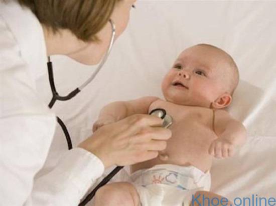 trẻ sơ sinh bị viêm phổi