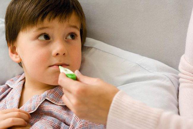 Trẻ có thể bị sốt nhẹ sau khi tiêm phòng thủy đậu
