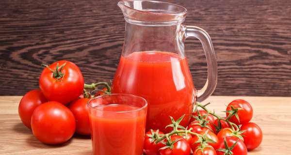 Nước ép cà chua giúp điều trị bệnh nhiệt miệng