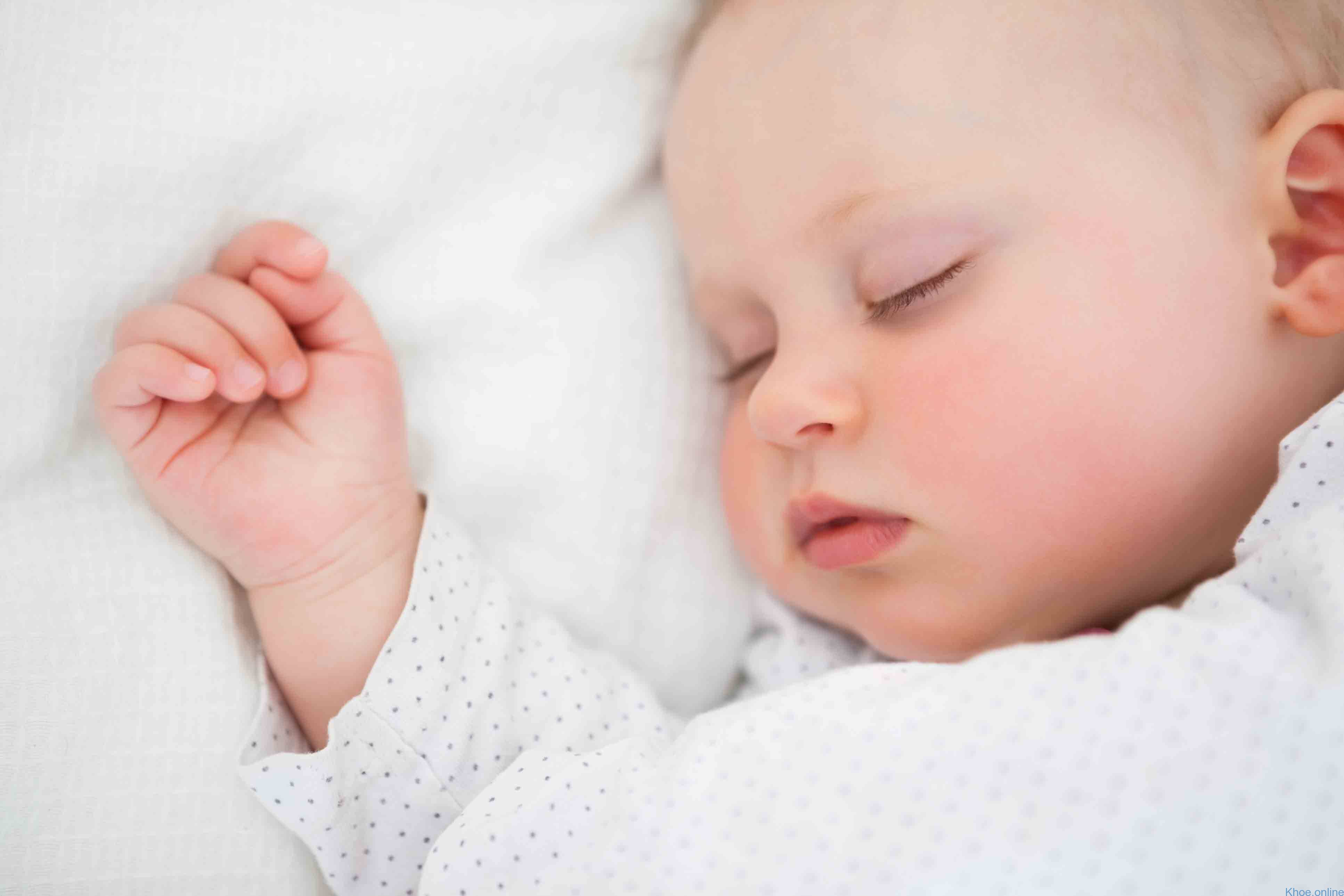 Trẻ sơ sinh ít ngủ