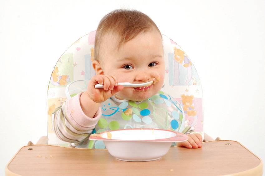 Cho trẻ ăn các thức ăn nấu chín kỹ để tránh bệnh viêm ruột
