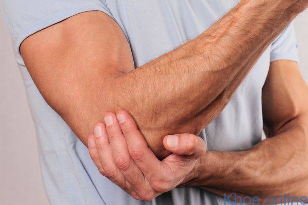 Đau khuỷu tay khiến các hoạt động của khớp này trở nên khó khăn