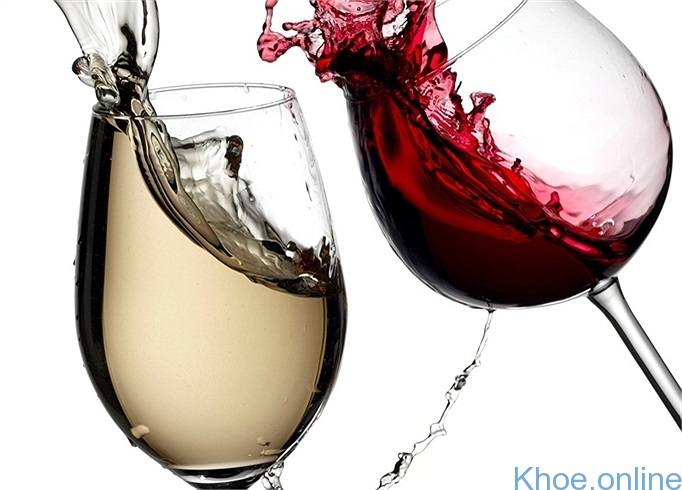Uống quá nhiều rượu có thể dẫn tới ngộ độc rượu