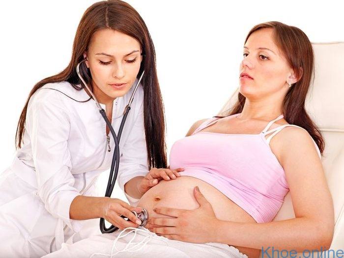 Nện tới bác sĩ để được tư vấn về u xơ khi mang bầu