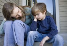 Bệnh tự kỷ ở trẻ em – Dấu hiệu nhận biết qua từng giai đoạn