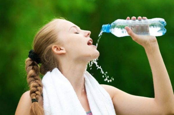 Mách bạn cách uống nước tốt cho sức khỏe