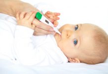 hạ sốt cho trẻ sơ sinh khi tiêm phòng