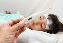 Trẻ bị sốt xuất huyết nên chăm sóc như thế nào?