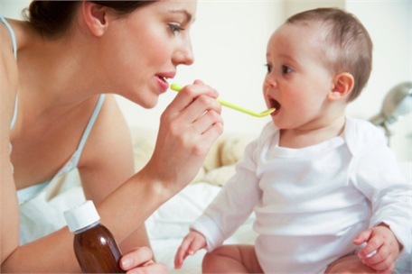 Dùng men tiêu hóa cho trẻ sơ sinh mẹ cần lưu ý điều gì?