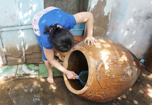 Sốt xuất huyết: Phun thuốc xong muỗi vẫn bay đầy nhà Sốt xuất huyết: Phun thuốc xong muỗi vẫn bay đầy nhà