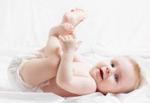 Trẻ sơ sinh đi cầu ngày mấy lần là bình thường