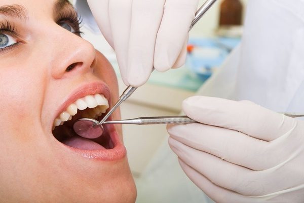 Bọc răng sứ thẩm mỹ có đau không?