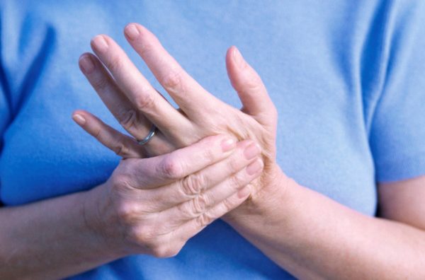 Đau vai gáy tê tay: Nguyên nhân và phương pháp điều trị hiệu quả