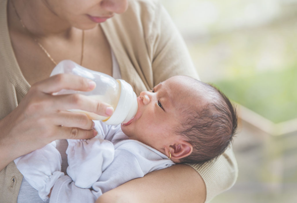 cách pha sữa đúng cho trẻ sơ sinh