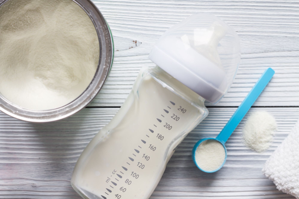 hướng dẫn pha sữa bột đúng cách cho trẻ sơ sinh