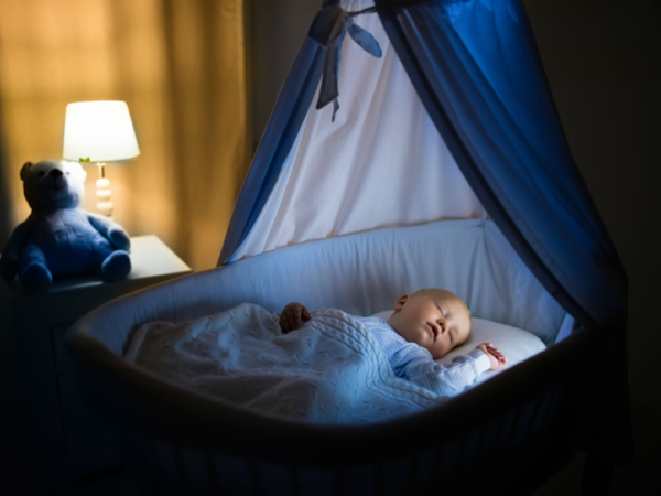nguyên nhân khiến trẻ sơ sinh không ngủ ngon