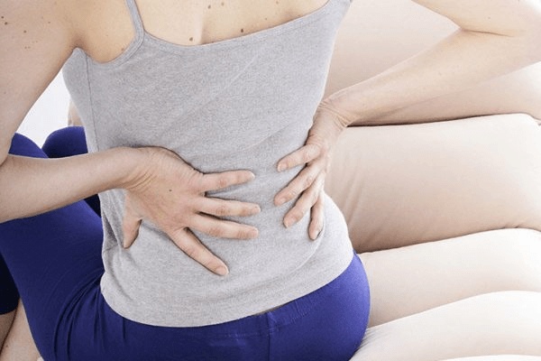đau lưng dưới gần mông là dấu hiệu nguy hiểm