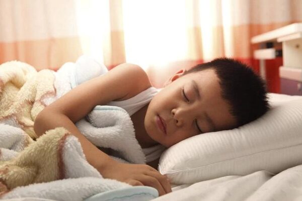 ngủ đủ giấc giúp tăng chiều cao ở trẻ