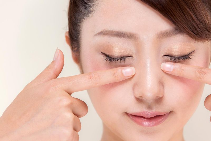 vùng bọng mắt chảy xệ