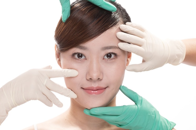 Cách nâng cung chân mày nội soi