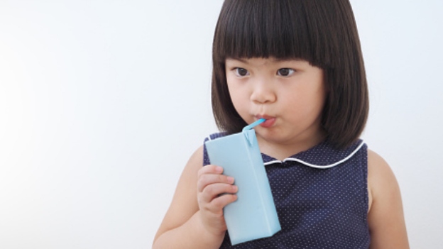 cho trẻ dùng sữa bột pha sẵn tăng chiều cao ngay khi mở hộp